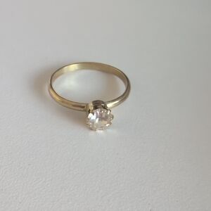 Elegant Gold Ring with Clear Stone